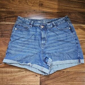 Size 16 highest rise AE mom shorts